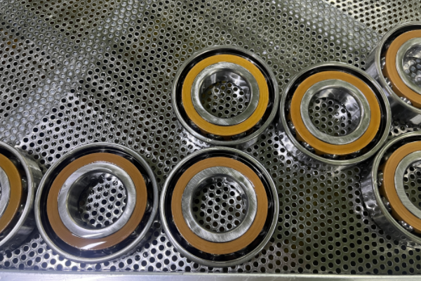 主軸上的滾動軸承如何選配？