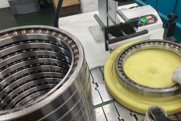 角接觸球軸承萬能配對精度能保證嗎？